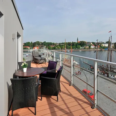 Apartmenthaus Hafenspitze Ap. 40, Blickrichtung Binnenhafen Nord-west/offenes Meer/innenstadt - #14824 Eckernförde