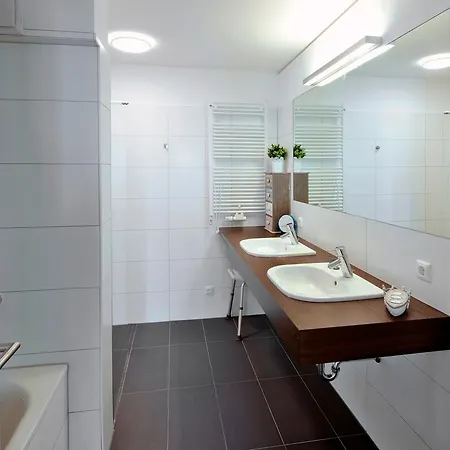 Apartament Apartmenthaus Hafenspitze Ap. 40, Blickrichtung Binnenhafen Nord-west/offenes Meer/innenstadt - #14824 Eckernförde